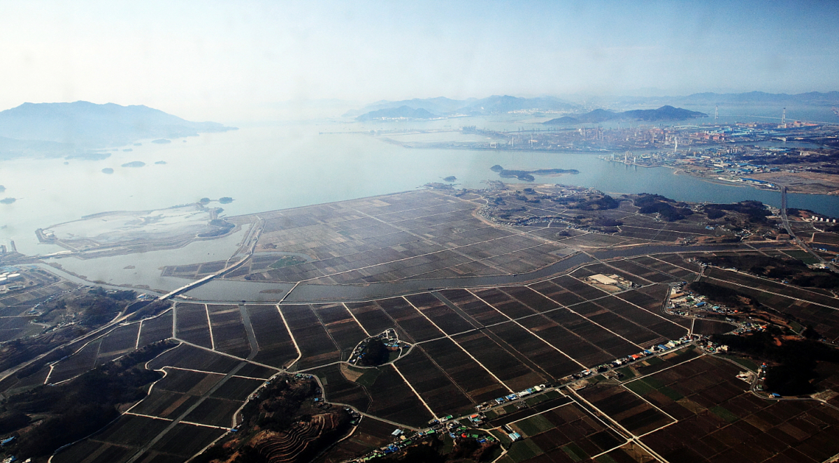 ▲경남 하동군이 2010년 2월 착공해 추진하다 2014년 공정률 30%대에서 공사가 중단된 갈사산업단지 조성사업 현장(사진제공=하동군)