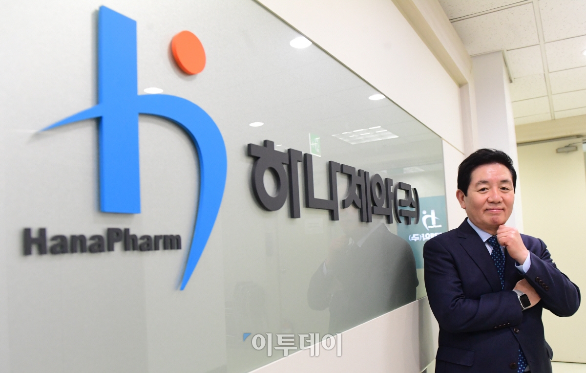 ▲이윤하 하나제약  대표는 “치료제가 없거나 부작용등의 이유로 부족한 제품군을 채워나갈 수 있도록 지속적인 연구개발을 해 나갈 것”이라고 밝혔다. 사진=고이란 기자 photoeran@