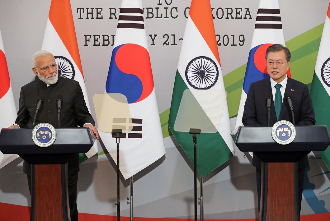 ▲문재인 대통령이 22일 오후 청와대에서 열린 공동기자회견에서 국빈 방문한 나렌드라 모디 총리와 가진 정상회담 결과를 발표하고 있다.(연합뉴스)