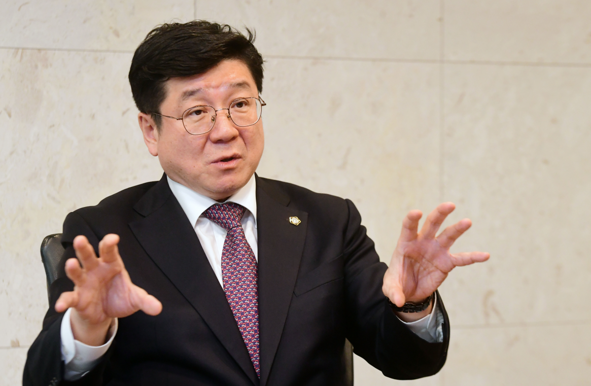 ▲이찬희 대한변호사협회 회장은 "제도 변화와 사회 변화는 유기적"이라며 "로스쿨 제도를 도입했으면 사회도 변해야 한다"고 강조했다. 고이란 기자 photoeran@(이투데이DB)