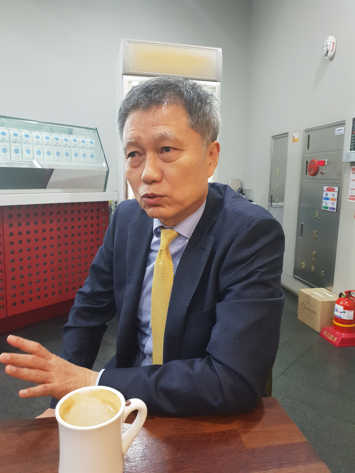 ▲IBK기업은행 노조의 사외이사 후보로 추천받은 박창완 금융위원회 금융발전심의회 위원이 지난 25일 인터뷰에서 ‘노동이사제’ 도입에 대한 의견을 설명하고 있다.