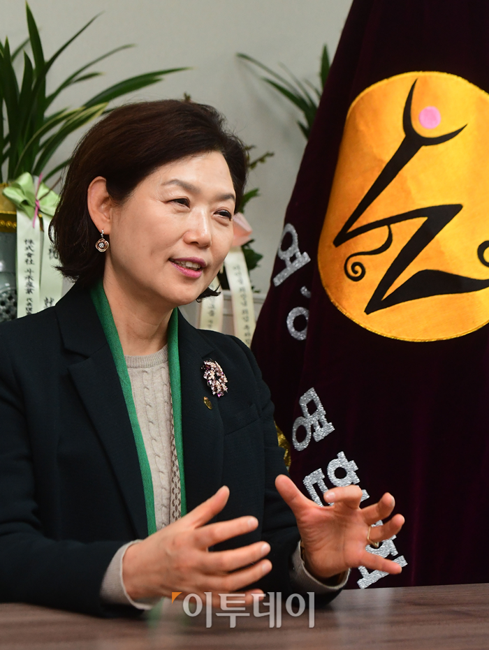 ▲이인실 한국여성발명협회장이 21일 서울 강남구 역삼동 한국지식재산센터에 위치한 사무실에서 이투데이와 인터뷰를 하고 있다. 고이란 기자 photoeran@