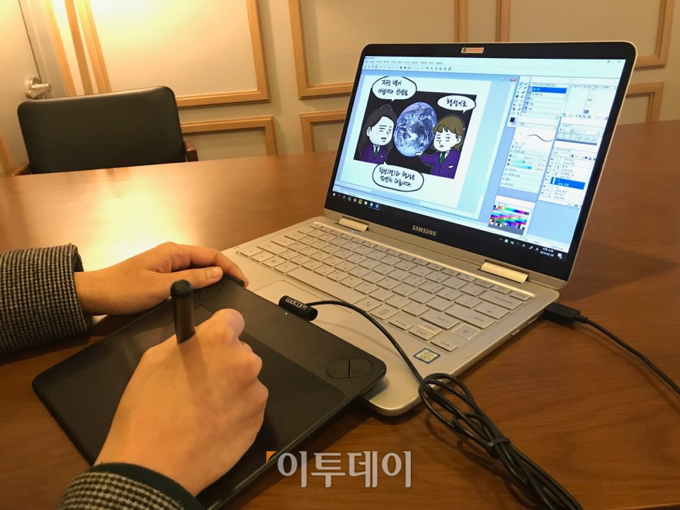 ▲김주형 작가는 대학생 신입생 시절부터 ‘괜찮아, 고3이야’를 연재하기 시작했다. 그는 자신의 웹툰이 독자들에게 위로가 될 때 가장 뿌듯하다고 말했다. (나경연 기자 contest@)