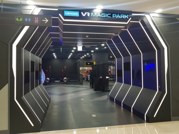 ▲드래곤플라이가 지난달 오픈한 VR e스포츠 특화 테마파크 ‘레노버 VR 매직 파크’ 내부 모습. 사진제공 드래곤플라이