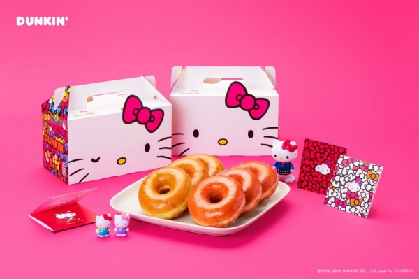 ▲SPC그룹이 운영하는 던킨도너츠가 인기 캐릭터 ‘헬로키티’를 모티브로 한 2월 이달의 도넛 7종을 출시했다.