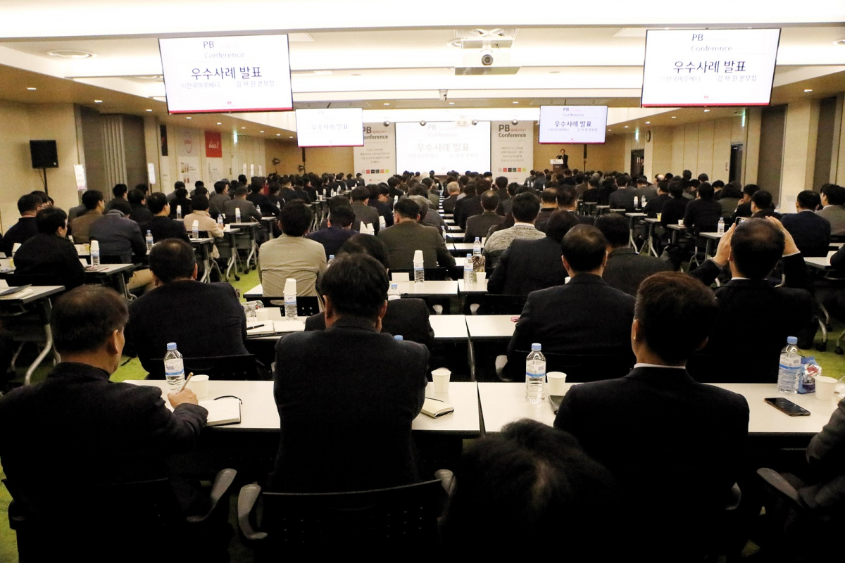 ▲롯데마트가 지난 달 27일 ‘소비자 중심 PB’ 제품을 만들기 위해 국내 파트너사의 관계자들을 초청해 ‘PB 컨퍼런스’를 진행했다.(롯데마트)