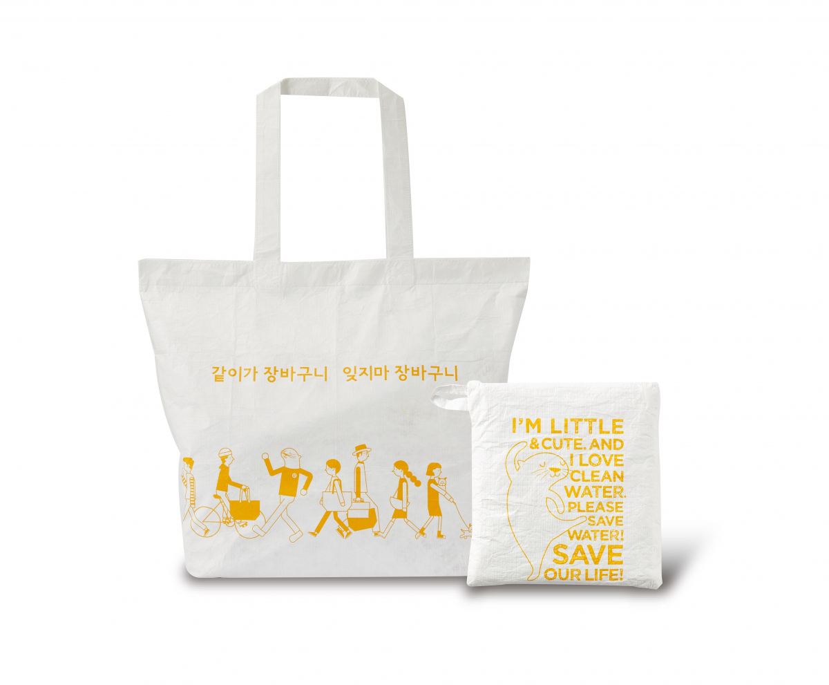 ▲이마트가 택배박스, 아이스팩과 교환해주는 '같이가 장바구니'.(이마트)