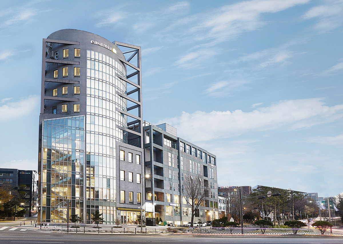 ▲까사미아 압구정 외관(사진제공=까사미아)