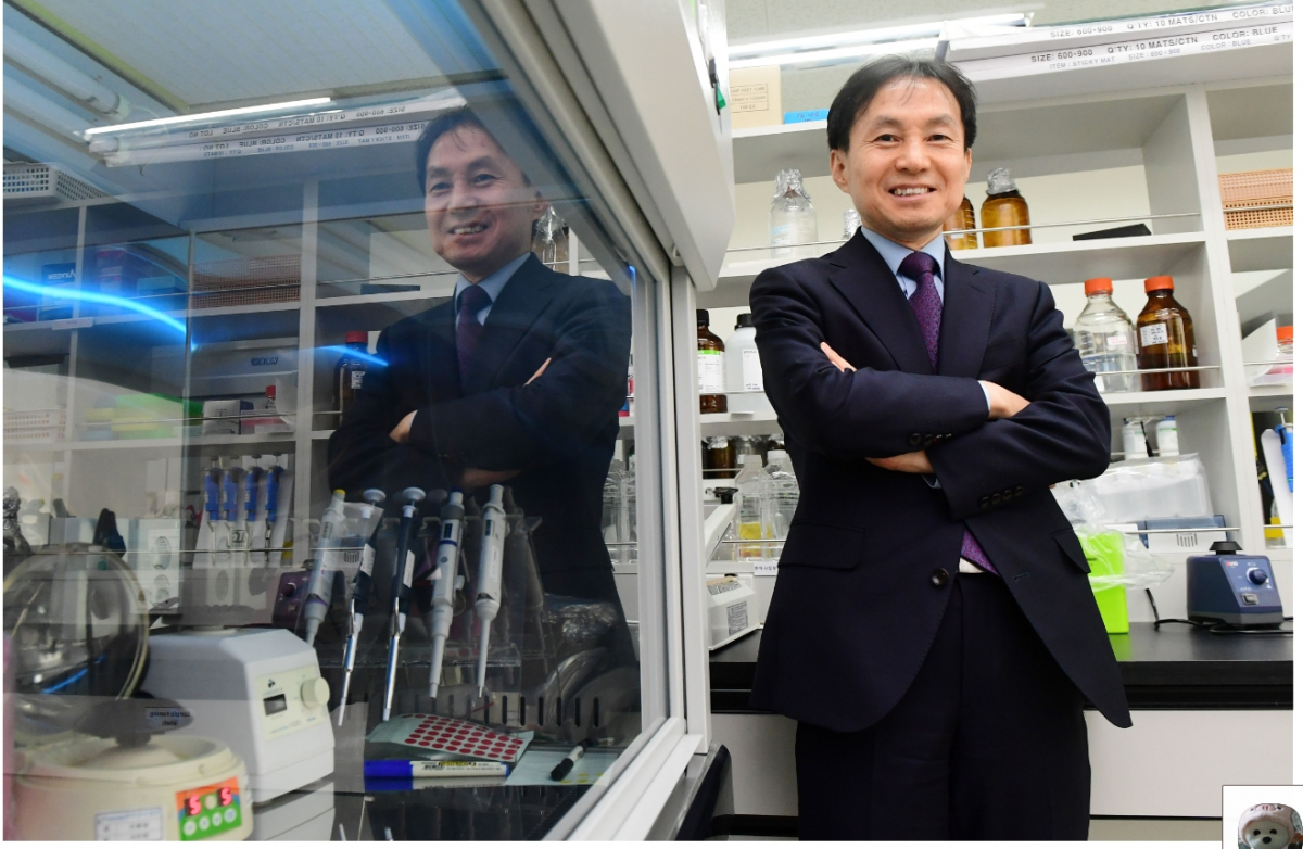 ▲김찬규 메디포럼 대표가 6일 서울 성동구 성수동 본사에서 이투데이와의 인터뷰에 앞서 포즈를 취하고 있다. (고이란 기자 photoeran@)