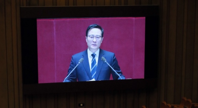 ▲홍영표 더불어민주당 원내대표가 11일 국회 본회의장에서 교섭단체 대표 연설을 하고 있다. 