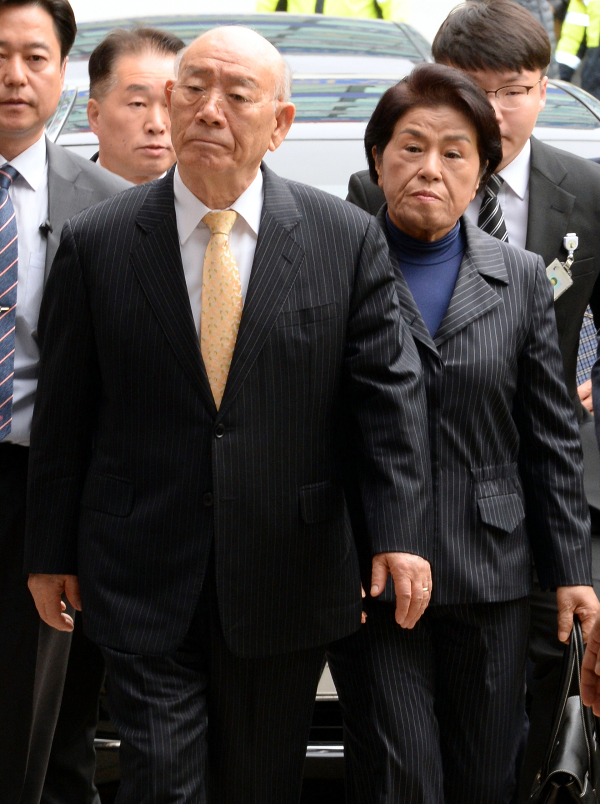 ▲고(故) 조비오 신부 사자명예훼손 혐의를 받는 전두환 전 대통령이 11일 오후 광주 동구 광주지방법원에 출석하고 있다.(뉴시스)