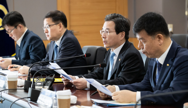 ▲12일 정부서울청사에서 열린 '기업의 외부감사 부담 완화를 위한 간담회'에서 김용범 금융위원회 부위원장이 발언하고 있다.(사진제공=금융위원회)