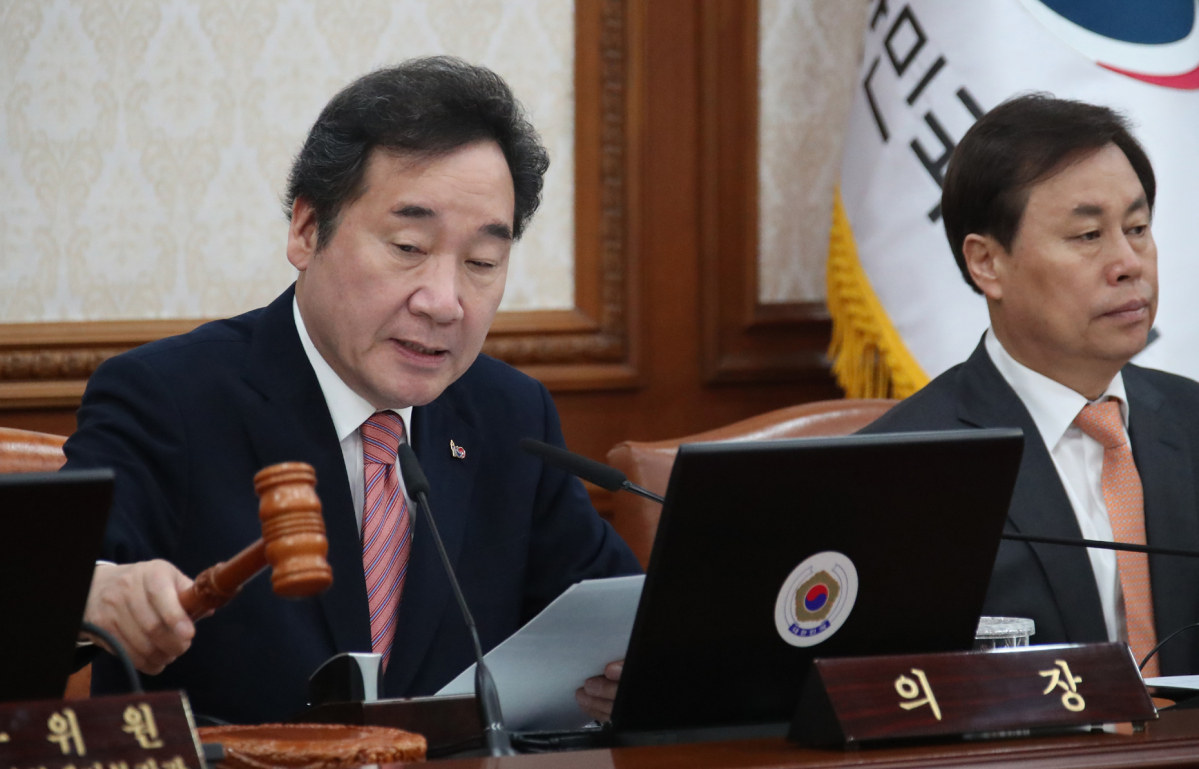 ▲이낙연 국무총리가 12일 정부서울청사에서 국무회의를 진행하고 있다.(연합뉴스)