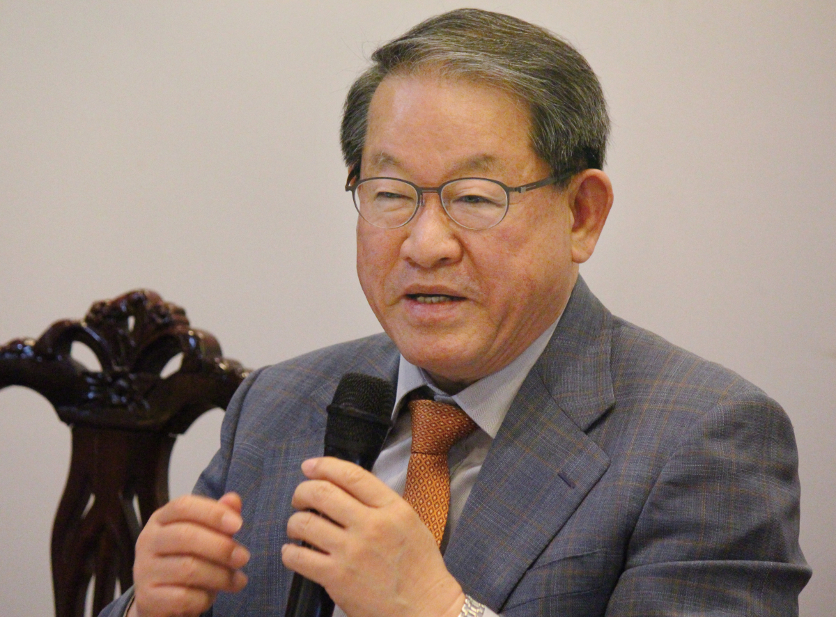 ▲강호갑 중견기업연합회장이 12일 서울 여의도 한 중식당에서 취임 기념 간담회를 열고 포부를 밝히고 있다. (사진제공=중견련)