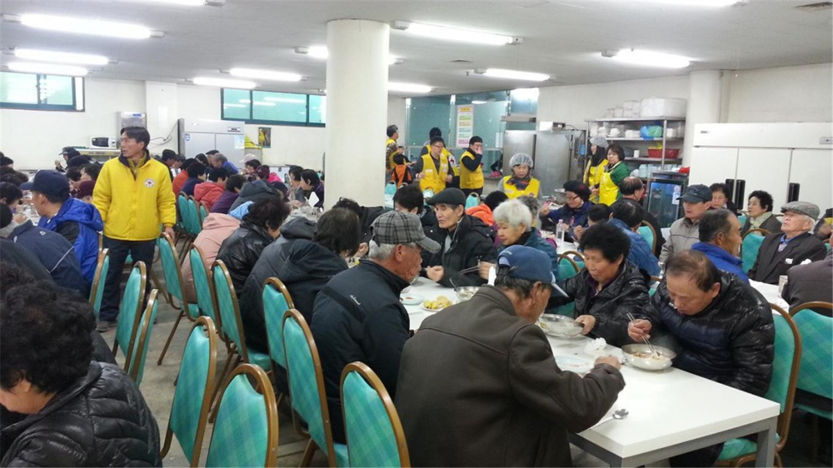 ▲아세아시멘트 국수봉사.(사진제공=아세아시멘트)