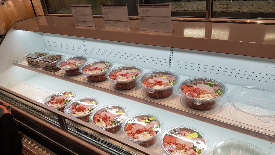 ▲ ‘가즈아 부대찌개’ 밀키트 제품(남주현 기자 jooh@)