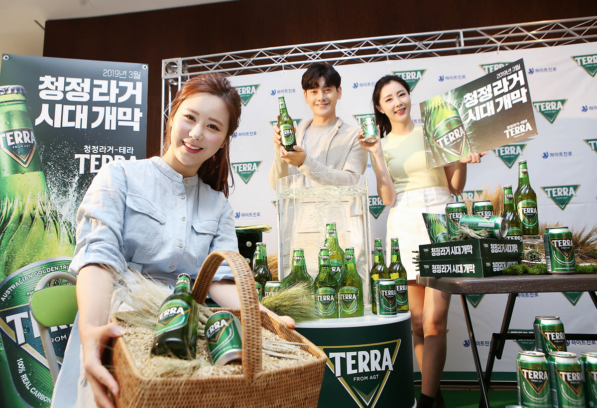 ▲하이트진로가 청정 라거 테라를 출시했다.(하이트진로)
