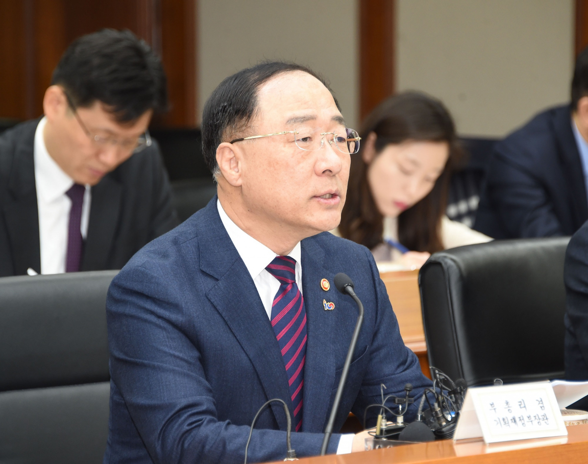▲홍남기 경제부총리 겸 기획재정부 장관이 13일 여의도 한국수출입은행에서 열린 '제10차 경제활력대책회의'에서 모두발언을 하고 있다.(사진제공=기획재정부)