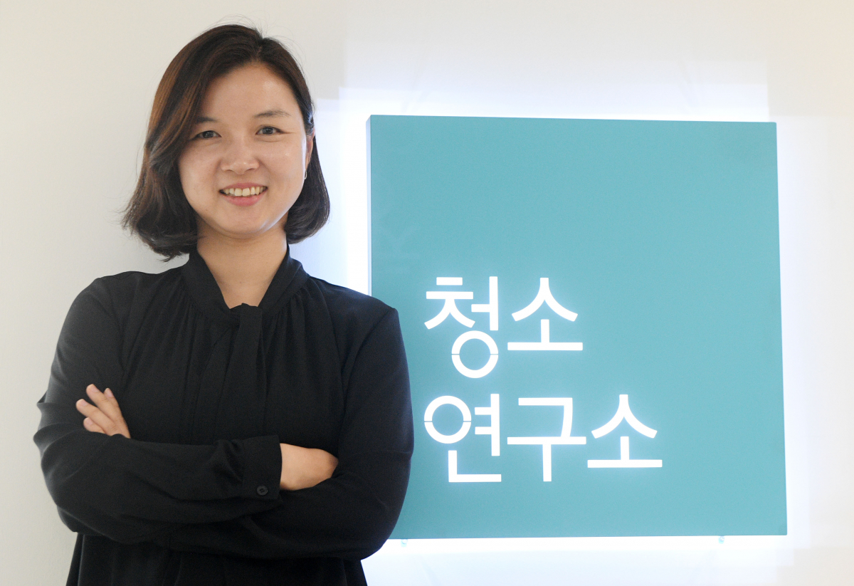 ▲연현주 생활연구소 대표가 14일 경기 성남시 분당구 사무실에서 이투데이와 인터뷰에 앞서 포즈를 취하고 있다. 고이란 기자 photoeran@