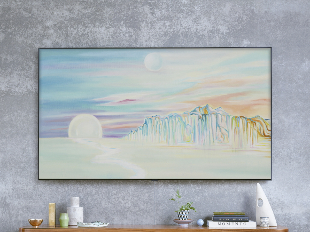 ▲삼성 QLED TV에 시간에 따라 그림의 색채가 달라지는 세계적 아티스트 '탈리 레녹스' 작품의 매직스크린 모드가 띄워져 있다.(사진제공 삼성전자)