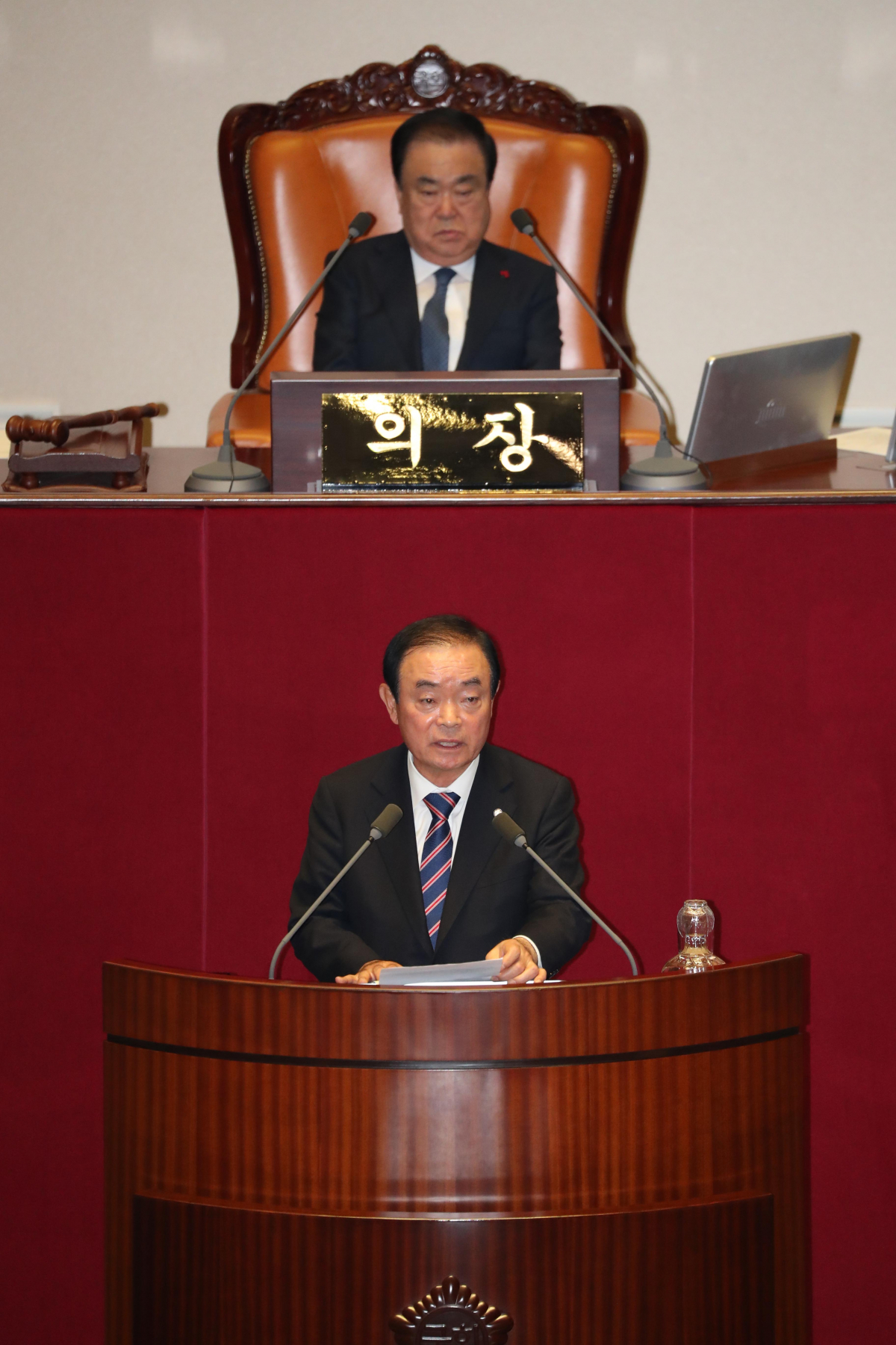 ▲민주평화당 장병완 원내대표가 8일 새벽 국회 본회의장에서 열린 본회의에서 2019년 예산안이 상정된 후 반대토론을 하고 있다. (연합뉴스)