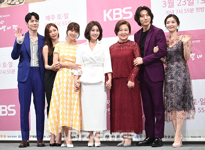 ▲홍종현, 김소연, 유선, 최명길, 김해숙, 기태영, 김하경(사진=고아라 기자 iknow@)