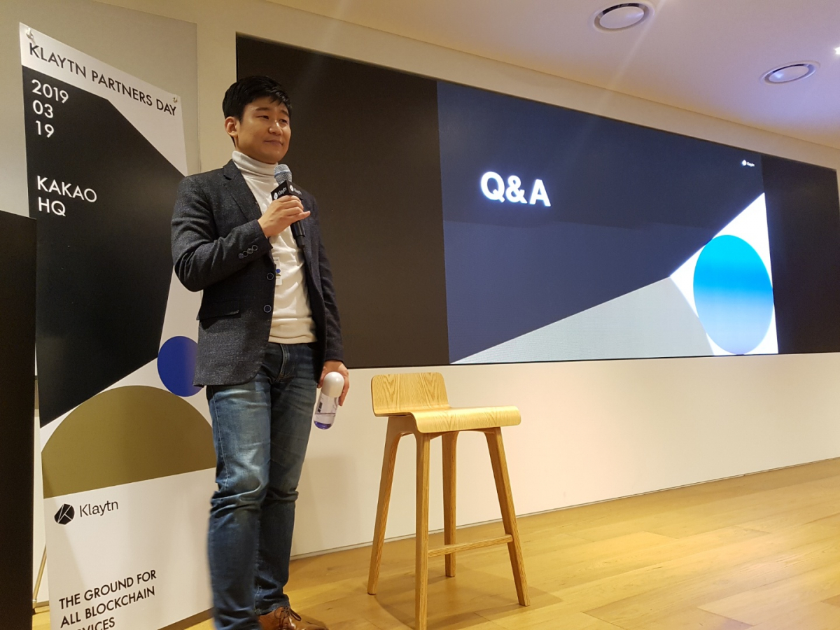 ▲한재선 그라운드X 대표가 기자들의 질문에 대답하고 있다. (조성준 기자 tiatio@)