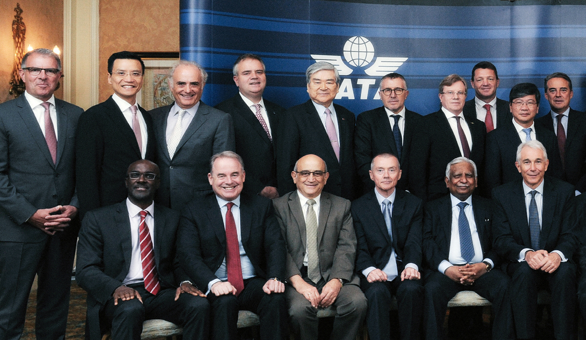 ▲2016년 6월 2일 IATA 연차총회에 참석한 조양호(뒷줄 왼쪽에서 5번째) 한진그룹 회장. 사진제공 한진그룹