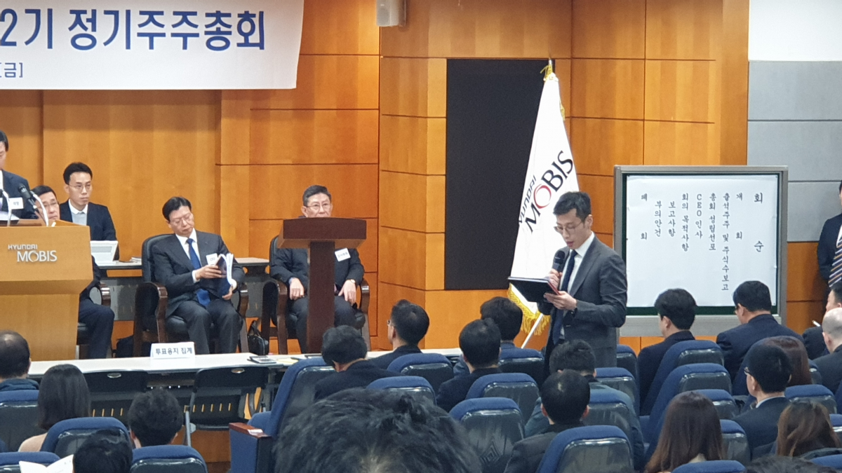 ▲주주총회 참석해 발언하고 있는 엘리엇 측 관계자.(사진제공=안경무 기자 noglasses@)