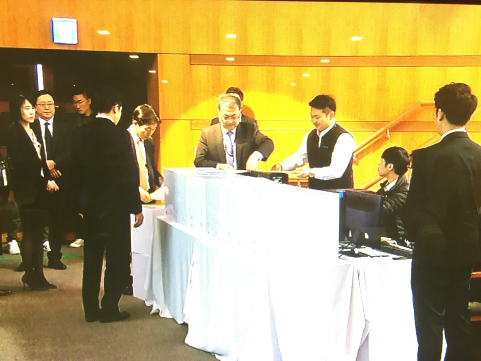 ▲22일 현대차 정기 주주총회 검표 모습. 이날 엘리엇 측이 요구한 고배당 요구는 주주의 반대로 부결됐다.  (이투데이DB)