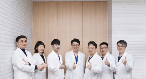 ▲사진=강남초이스정형외과병원 의료진