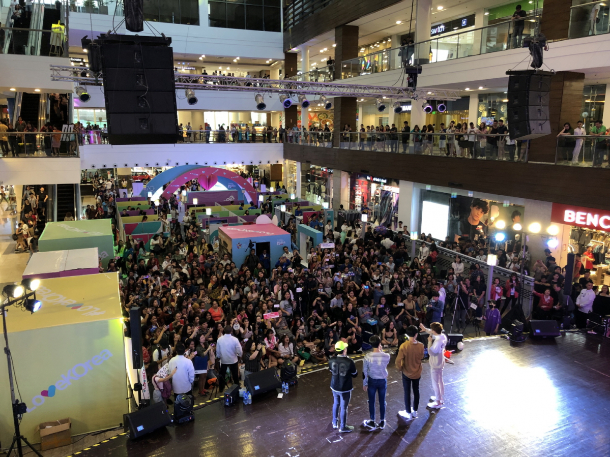 ▲한국관광공사가 한국-필리핀 수교 70주년을 맞이해 지난 주말 동안 현지인 1만2000여 명을 대상으로 '#LoveKOrea Travel Fiesta' 행사를 개최했다고 25일 밝혔다.(사진제공=한국관광공사)