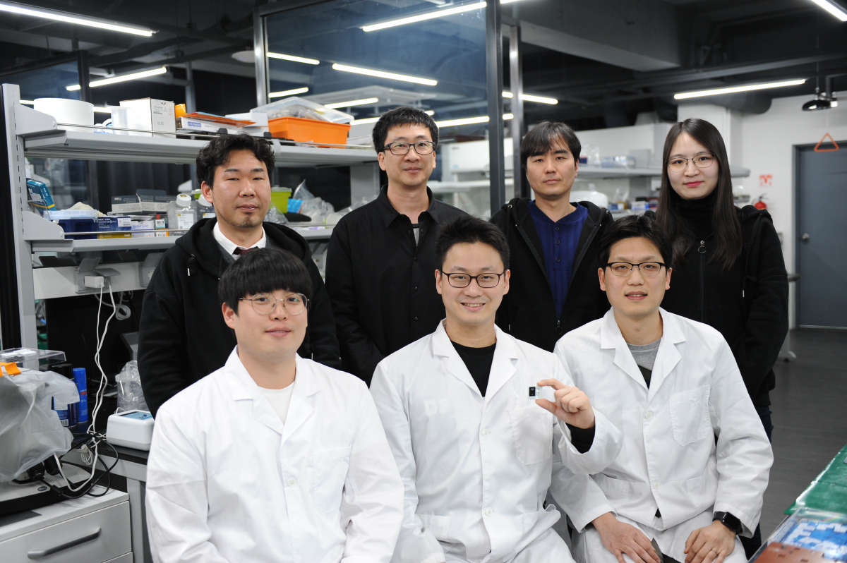 ▲모바일 기반 진단장비 개발기업 비비비 연구팀(회사제공)