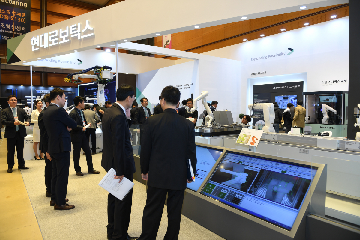▲현대로보틱스가 제조 혁신을 위한 최신 스마트팩토리 기술을 선보였다. 사진은 '스마트공장 자동화산업전 2019' 전시부스 모습. (사진제공=현대로보틱스)