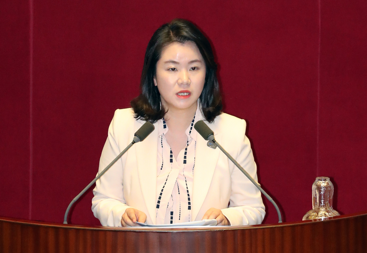 ▲신보라 의원의 ‘국회 아이 동반 출석’ 요청은 일, 가정의 양립이라는 사회적 의제를 촉발시키는 계기가 됐다. (연합뉴스)