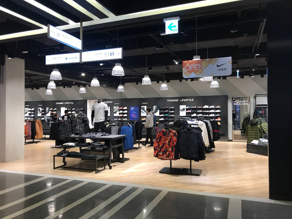 ▲롯데백화점 수원점 나이키 메가샵 전경.(롯데백화점)