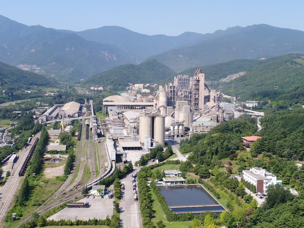 ▲쌍용양회 동해공장 전경.(사진제공=쌍용양회)