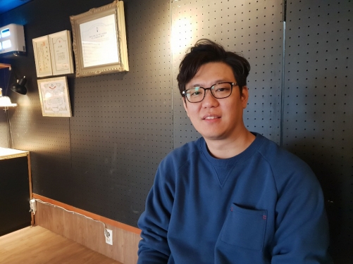 ▲한효승 리버스랩 대표가 31일 서울 강남역 한 카페에서 이투데이와 인터뷰하고 있다.