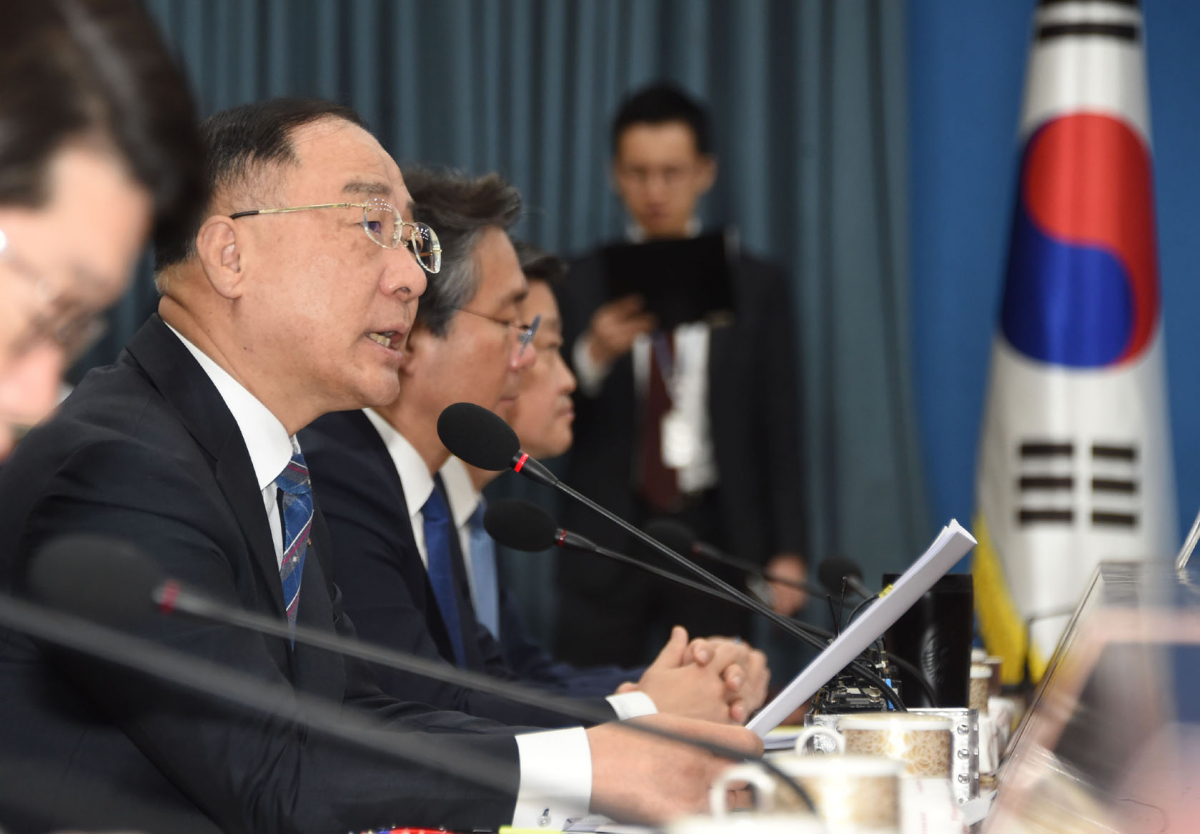 ▲홍남기 부총리 겸 기획재정부 장관이 3일 정부서울청사에서 열린 '제12차 경제활력대책회의'에 주재, 모두발언을 하고 있다.(기획재정부)