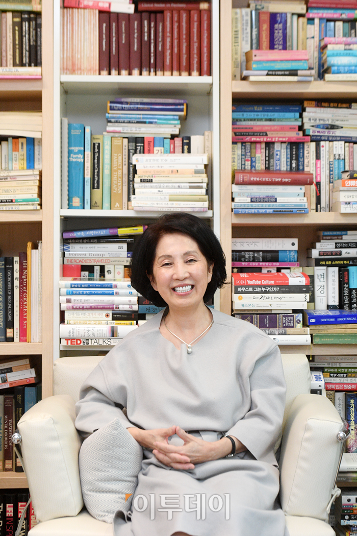 ▲정신건강의학과 전문의 양창순 박사가 19일 서울 중구 회현동 사무실에서 이투데이와 인터뷰를 하고 있다. 고이란 기자 photoeran@