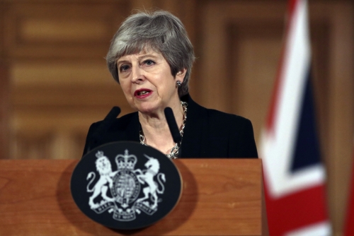 ▲테리사 메이 영국 총리가 2일(현지시간) 런던의 총리관저 앞에서 기자회견을 하고 있다. 런던/AP뉴시스
