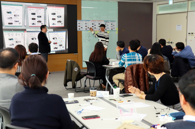 ▲열린 기업문화 조성을 위한 조직문화 교육 ‘Discovery’에 참여한 삼천리 직원들(사진제공=삼천리)