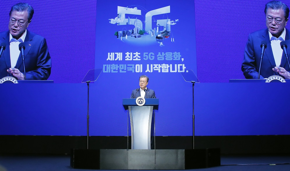▲문재인 대통령이 8일 오전 서울 송파구 올림픽 공원 K-아트홀에서 열린 '세계 최초 5G 상용화, 대한민국이 시작합니다' 행사에서 기념사를 하고 있다.(연합뉴스)