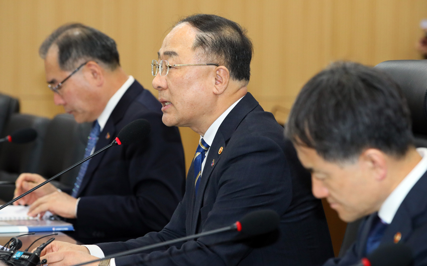 ▲홍남기 부총리 겸 기획재정부 장관이 8일 정부세종청사에서 열린 대외경제장관회의에서 모두발언을 하고 있다.(연합뉴스)