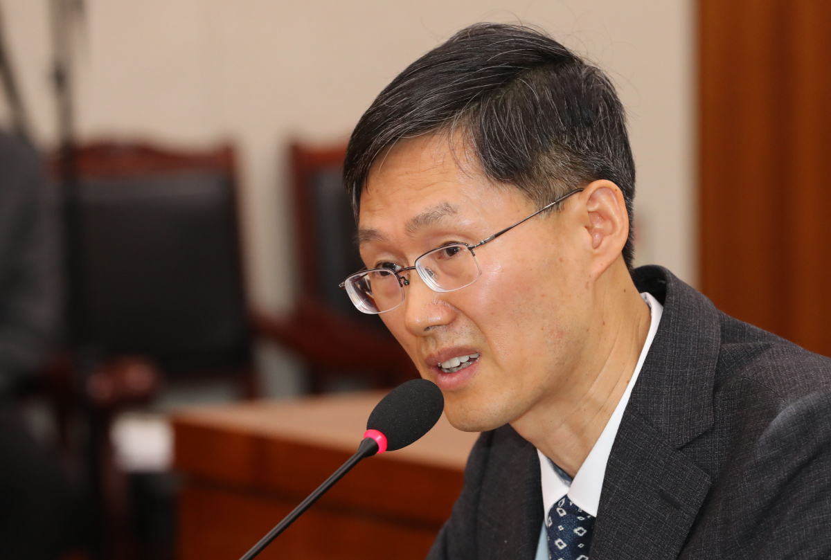 ▲문형배 헌법재판소 재판관 후보자가 9일 오후 속개된 국회 법사위 인사청문회에서 의원질의에 답변하고 있다.(연합뉴스)