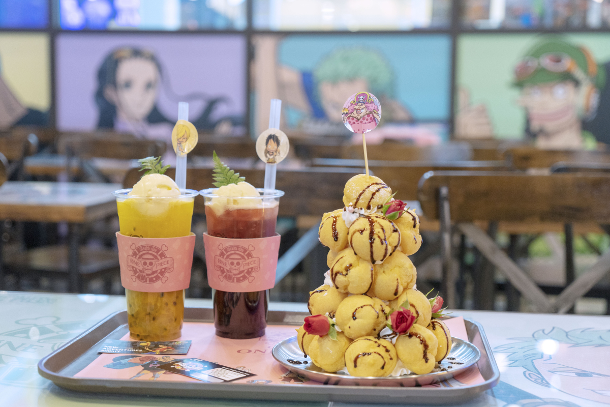 ▲팝콘D스퀘어에는 원피스 애니메이션 20주년 기념 팝업스토어가 마련됐으며, 팝퍼블 카페에는 원피스 캐릭터 이름을 딴 메뉴가 판매되고 있다. (대원미디어)