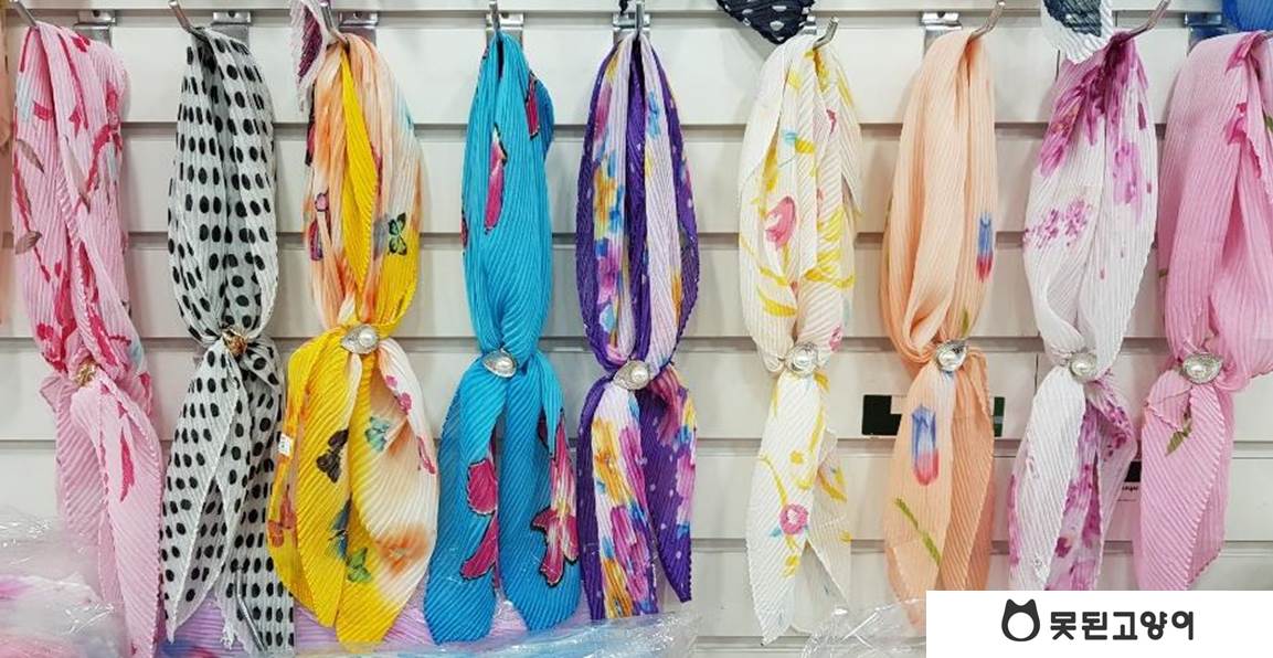 ▲못된고양이 스카프(사진제공=못된고양이)