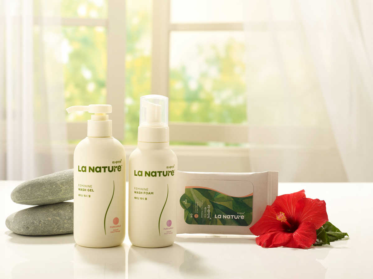 ▲라네이처 여성청결제 3종. 왼쪽부터 젤, 폼, 물티슈 타입.(사진제공=유한킴벌리)