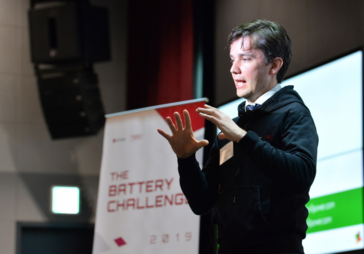 ▲10일 열린 더 배터리 챌린지' 피치데이 참석한 스타트업 관계자가 발표를 하고 있다.(사진제공=LG화학)