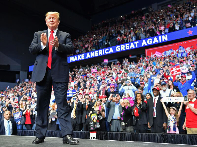 ▲도널드 트럼프 미국 대통령이 3월 28일 미시간주 그랜드라피즈 집회에서 연설하고 있다. AFP연합뉴스
